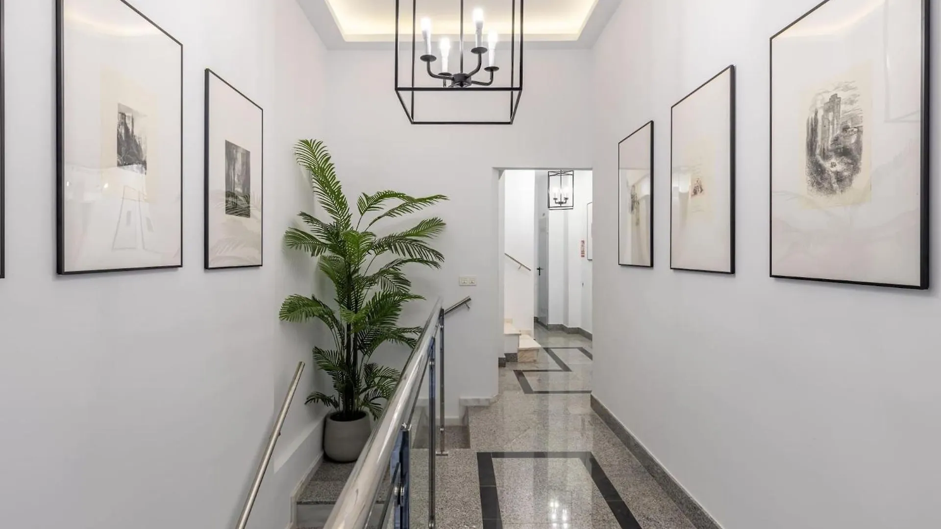 Central Stylish And Elegant 1 & 2 Bedroom Apartments III Granada