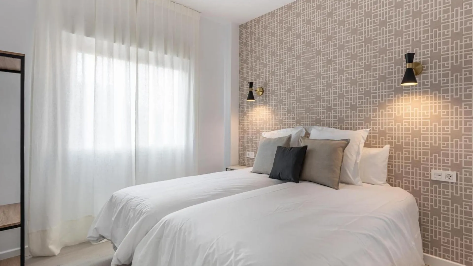 Central Stylish And Elegant 1 & 2 Bedroom Apartments III Granada 0*,