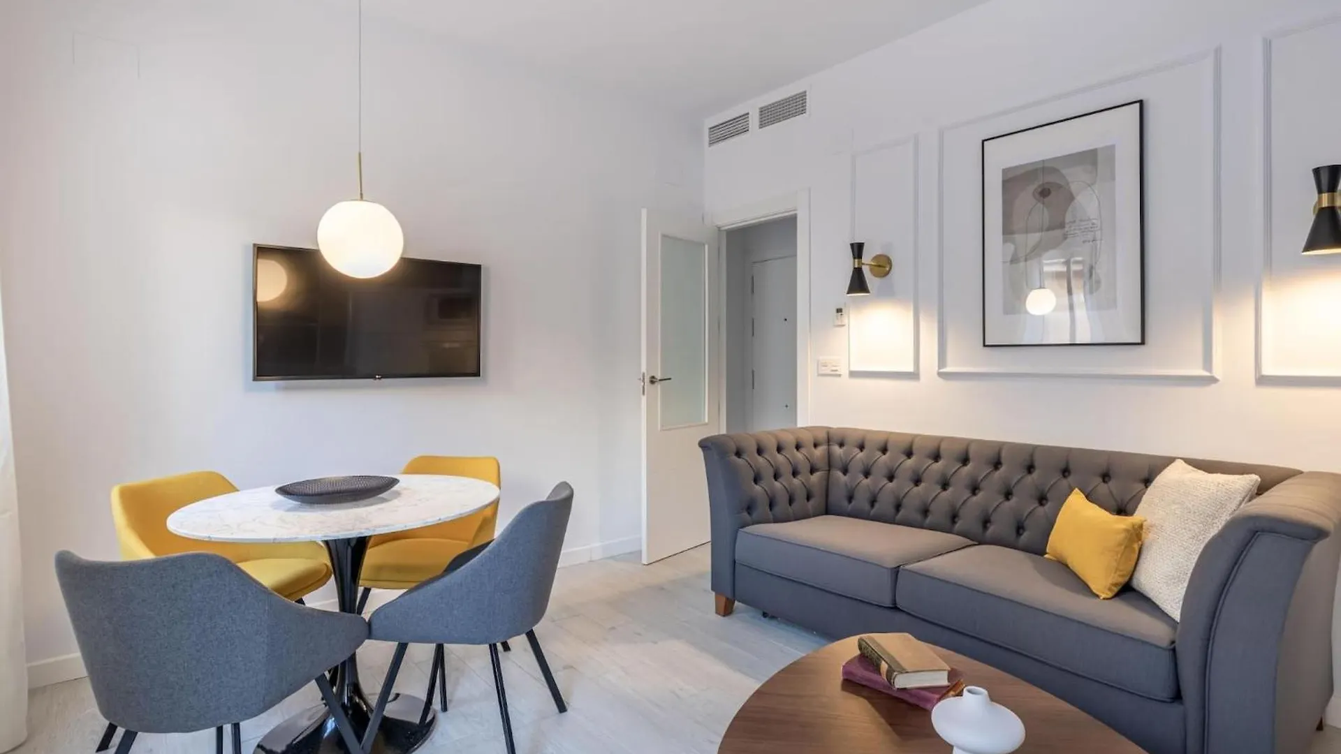 Central Stylish And Elegant 1 & 2 Bedroom Apartments III Granada