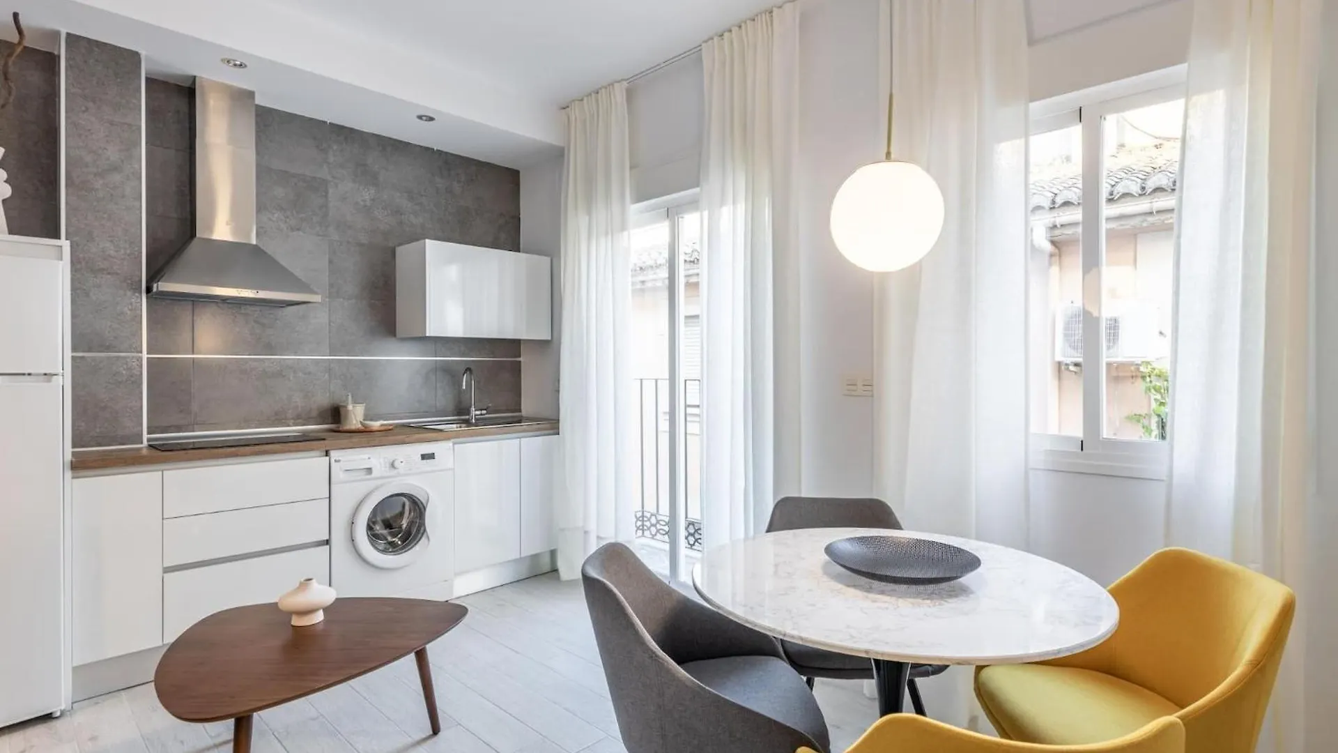 Central Stylish And Elegant 1 & 2 Bedroom Apartments III Granada 0*,