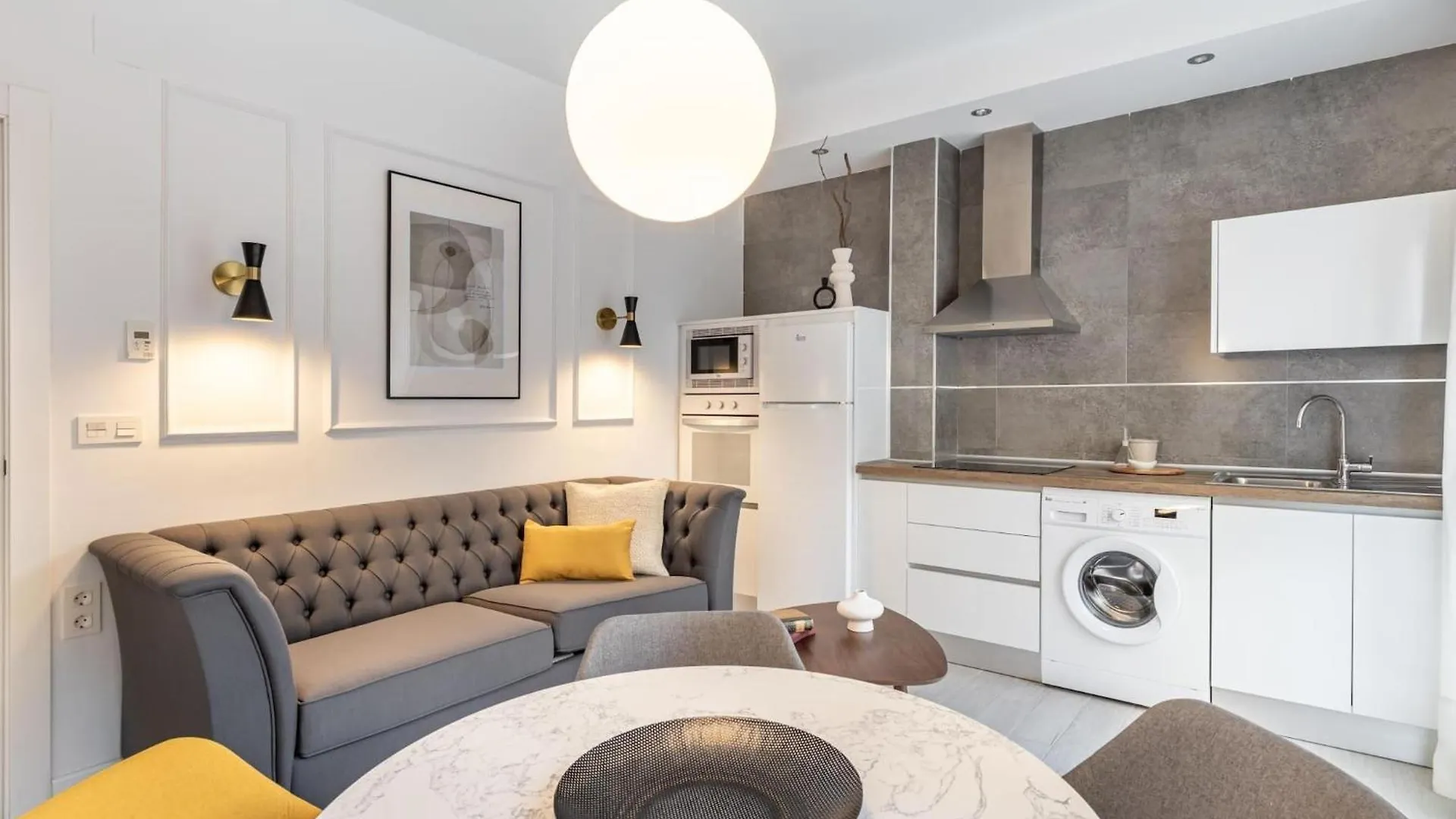 Central Stylish And Elegant 1 & 2 Bedroom Apartments III Granada 0*,  Espanha