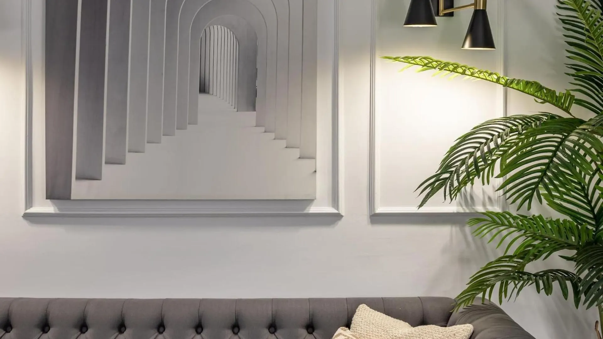 Central Stylish And Elegant 1 & 2 Bedroom Apartments III Granada
