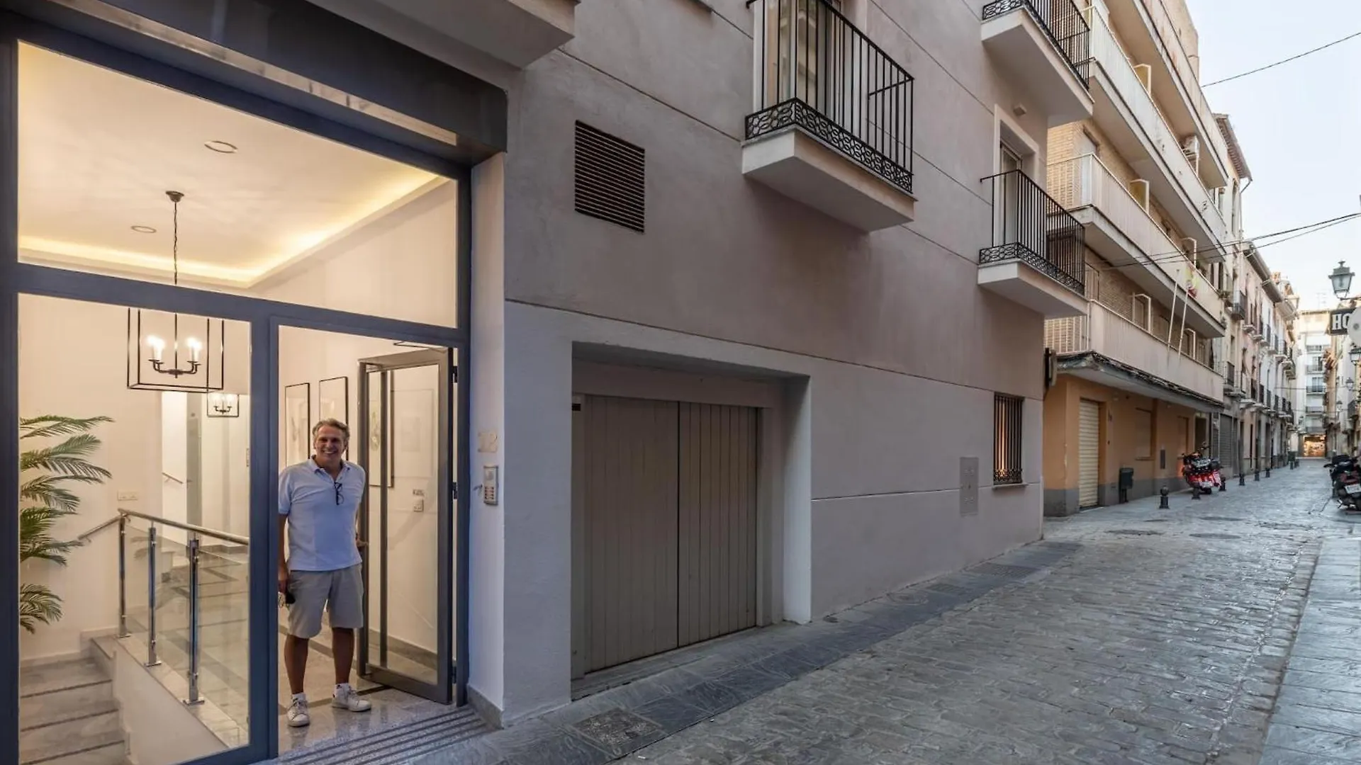 Central Stylish And Elegant 1 & 2 Bedroom Apartments III Granada