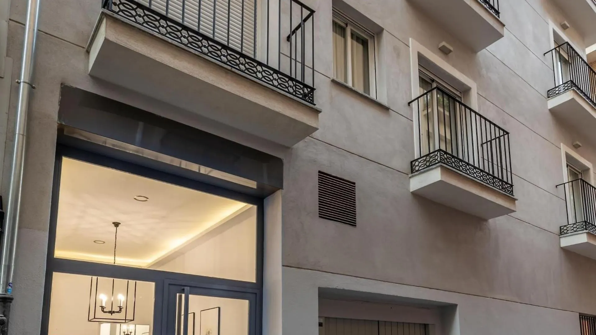 Central Stylish And Elegant 1 & 2 Bedroom Apartments III Granada
